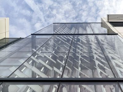 Lumiduct panels behind the glass façade of the Mondial Movers staircase