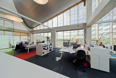 Bright open-plan office with daylight through a glass façade